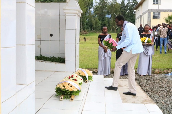 Bashyize indabo ku rwibutso