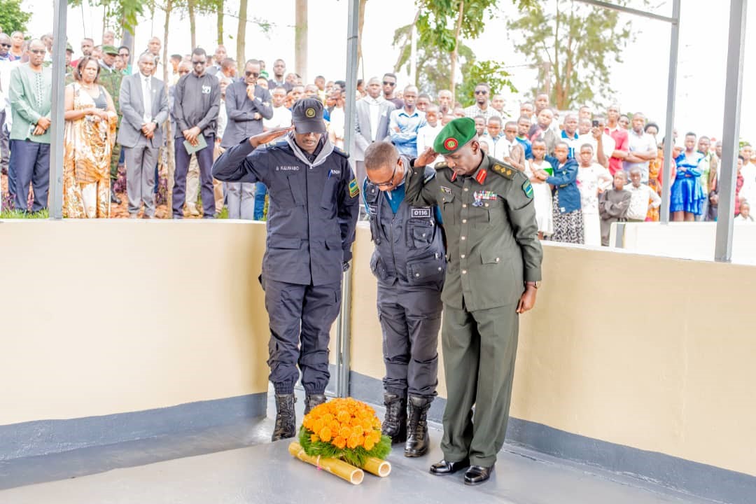 Habanje igikorwa cyo kunamira no guha icyubahiro inzirakarengane zazize Jenoside