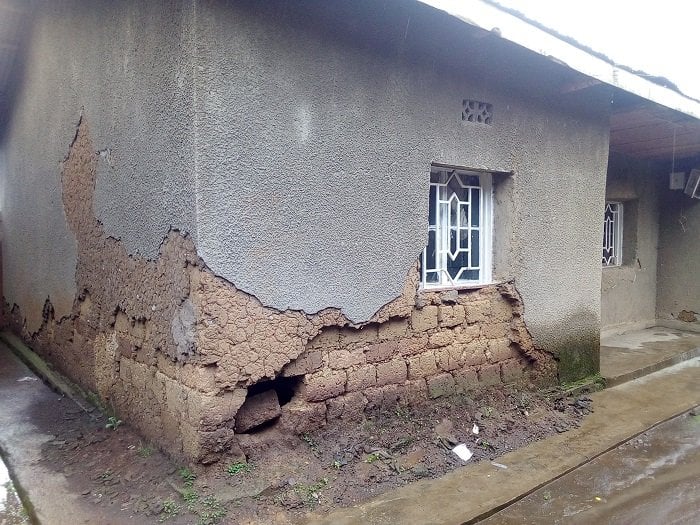 Abatuye mu nzu zabasaziyeho bakunze kugaragaza ko bibangamiye imibereho yabo 