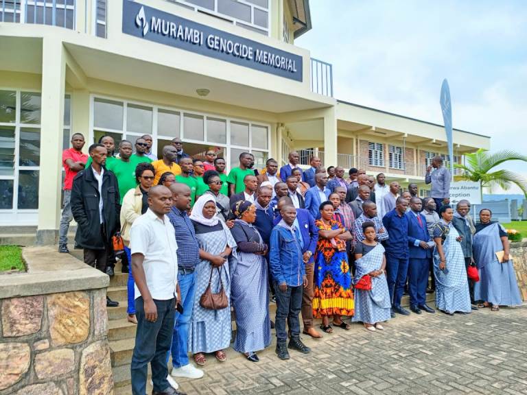 Basanga abahakana n'abapfobya Jenoside bageze i Murambi bahinduka