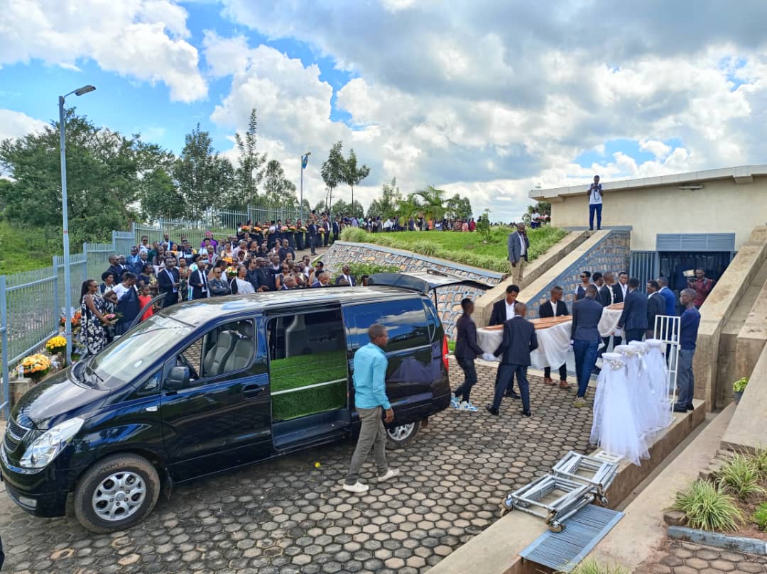 Kwibuka abagore n'abana i Gisagara byajyaniranye no gushyingura mu cyubahiro imibiri yakuwe i Nyange mu Murenge wa Kansi