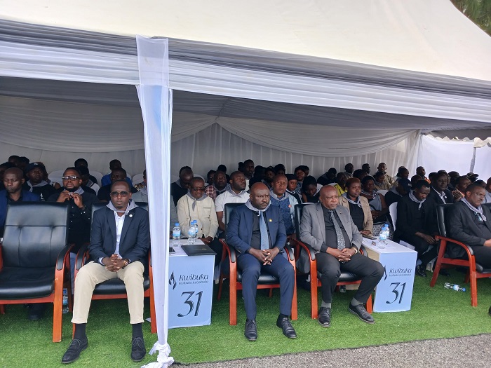 Guverineri Mugabowagahunde yifashishije ingero za bamwe mu bari abacuruzi biroshye mu mugambi wo gutegura Jenoside no kuyishyira mu bikorwa 