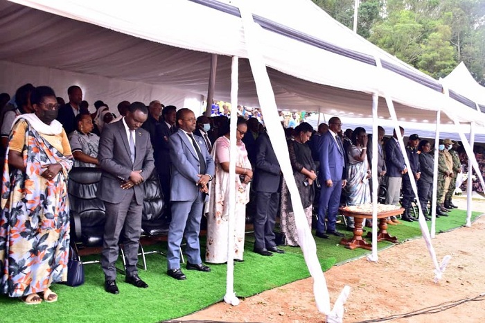 Bafashe umunota wo kunamira abaruhukiye mu rwibutso rwa Kabgayi