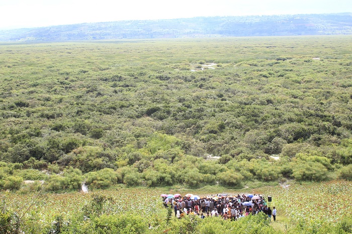 Kugira ngo babashe kuvumbura no kwica Abatutsi bari mu rufunzo hakoreshejwe indege zarasagamo ibisasu biremereye