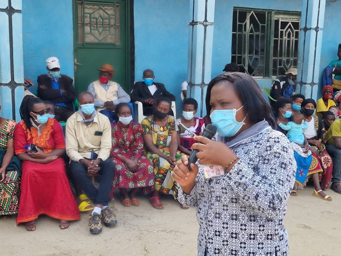 Visi Meya Uwamahoro Marie Thérèse aganiriza abitabiriye icyo gikorwa