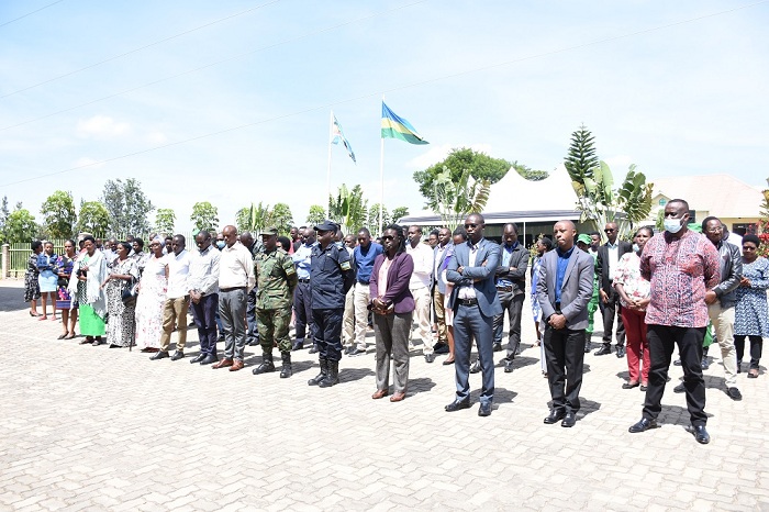 Bafashe umunota wo kwibuka abakozi bazize Jenoside