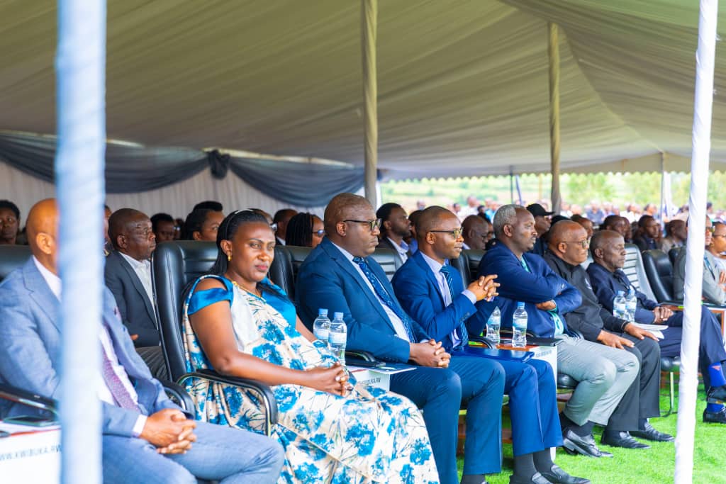 Abayobozi batandukanye bari baje kwifatanya n'abo mu Kabagari Kwibuka