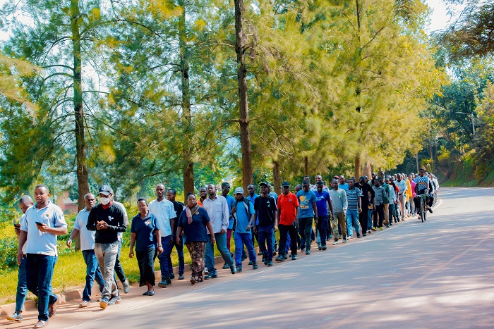 Bakoze urugendo rwo kwibuka ruva ku ruganda kugera ku rwibutso rwa Jabana