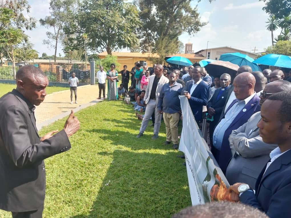 Perezida wa IBUKA mu Murenge wa Gahanga, Ndagijimana Anastase, yasobanuriye abaje kwibuka uko Jenoside yakozwe mu Murenge wa Gahanga