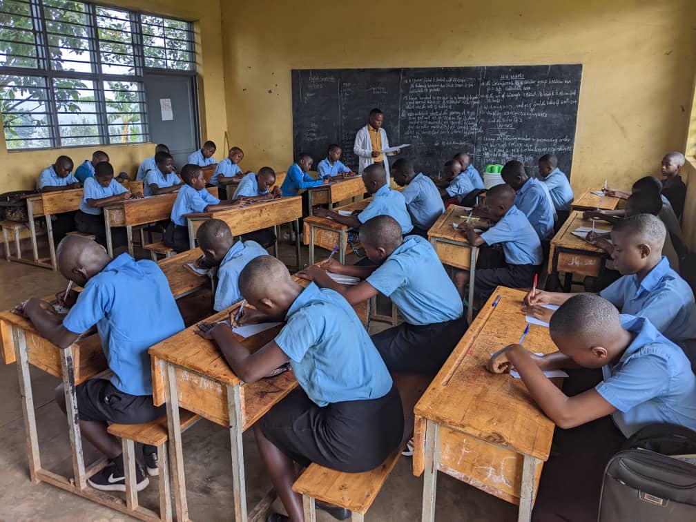 Kwicara muri ubu buryo bwo guhina umugongo bishobora gutera abana ikibazo cy'indwara y'imitsi ijyana amaraso mu mutwe