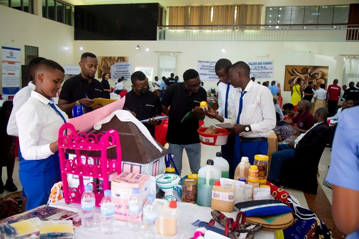 Amasabune y'amasi, amavuta ni bimwe mu byo biga gukora mu butabire