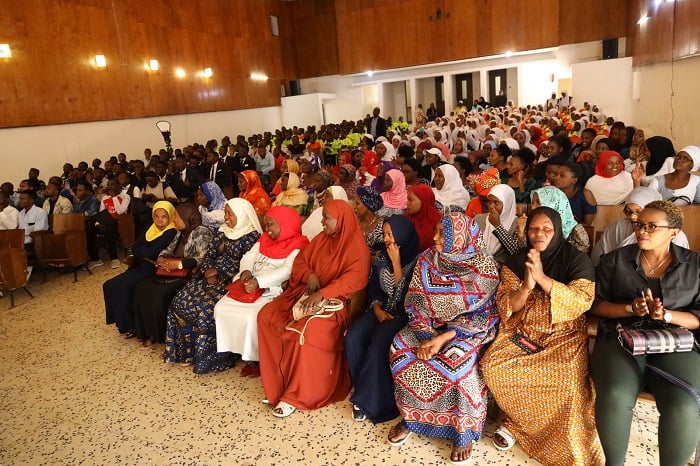 Ababyeyi bari baje gushyigikira abana babo