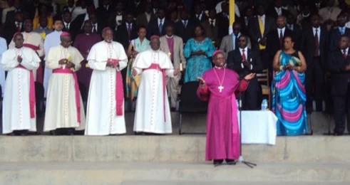 Musenyeri Harolimana ubwo yimikwaga muri 2012