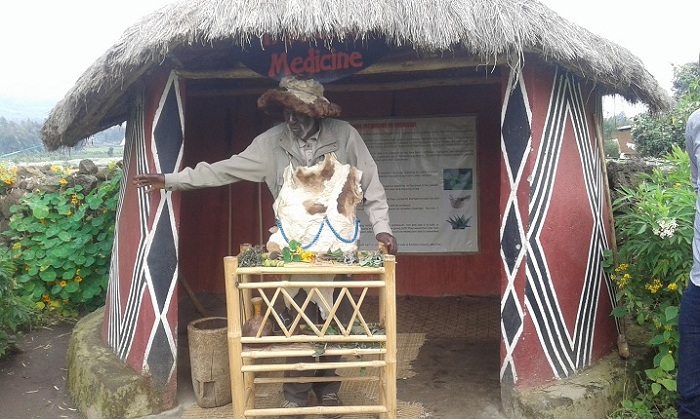 Abari ba rushimisi mu bukerarugendo bushingiye ku muco bakora n'ubuvuzi gakondo