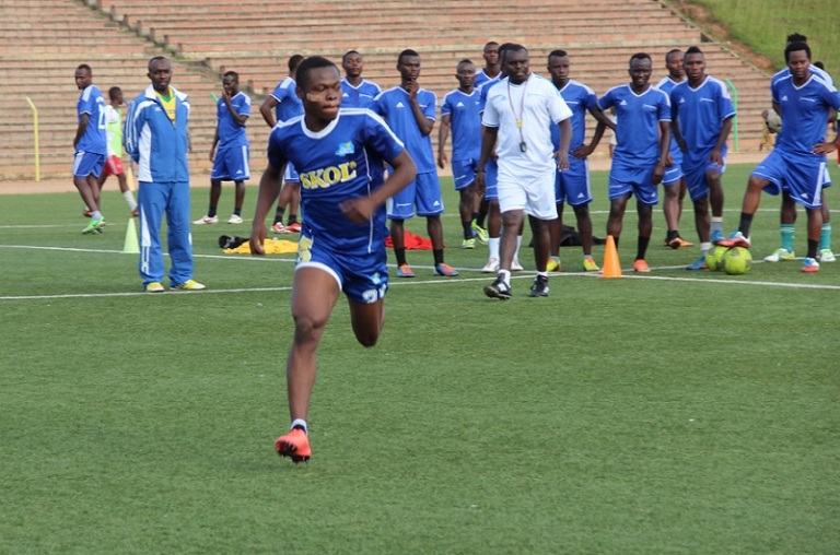 Kwizera Pierrot ari mu myitozo yo kwiruka.