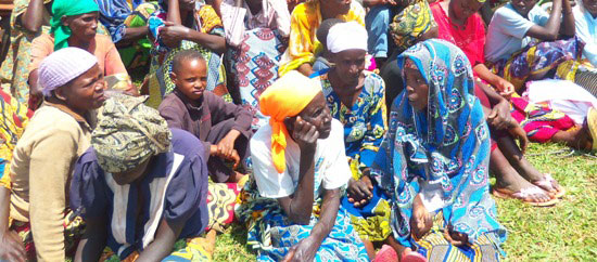 Abaturage bo mu mudugudu wa Gasambu mu kagari ka Gatoki mu murenge wa Save mu karere ka Gisagara bakurikiranye ibiganiro byatanzwe ku munsi w'intwari.