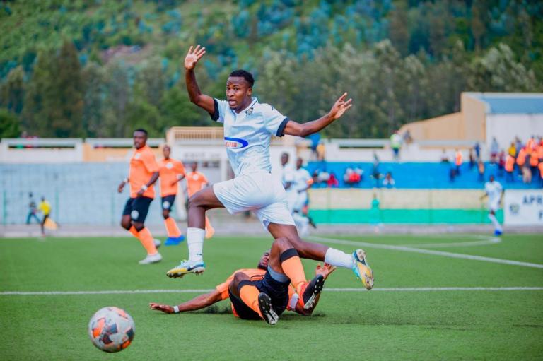 Byiringiro Lague (uri mu kirere) ari mu bitwaye neza muri uyu mukino 