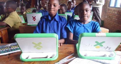 Gahunda yo kwigira kuri mudasobwa igiye kugezwa no mu mashuri makuru n'ayisumbuye.