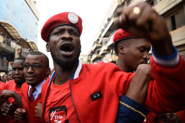 Umunyamuziki Robert Kyagulanyi uzwi nka Bobi Wine ni umwe mu batavuga rumwe n