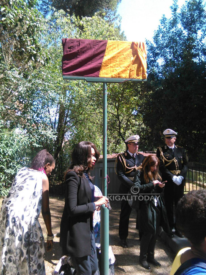 Uwo muhanda uri muri Pariki yitwa Virgiliano, ariko ikagira n'izina rya Nemorense.