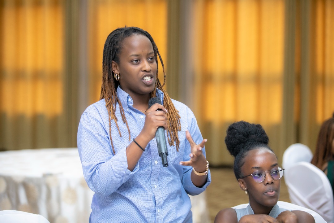 Lesrie Karekezi ni umwe mu babajije ibibazo by'amatsiko bari bafite bijyanye n'urugamba rwo kubohora Igihugu