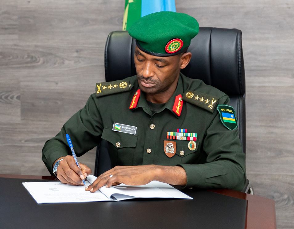 Umuyobozi wa APR FC Lt Gen. Mubarakh Muganga