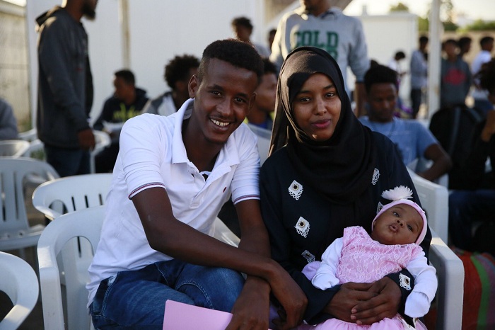 Aba babyeyi bo muri Somalia bazanye n'umwana wabo w'amezi abiri. Yavukiye aho bari bacumbitse muri Libya bitegura kuza mu Rwanda (Ifoto: UNHCR)
