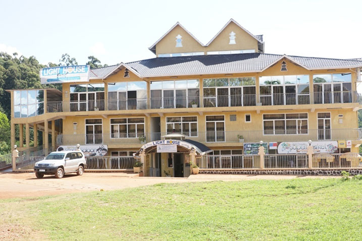 Light House, indi nyubako y'iterambere yubatse ku muhanda ugana i Tumba aho bita ku Mukoni.