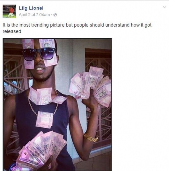 Lil G yari amaze iminsi ashyiraho amafoto atandukanye agaragaza amafaranga.