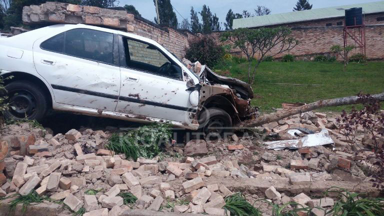 Abo basore bagonze urupangu rutuyemo abantu imodoka bari barimo yinjiramo imbere irangirika nabo barakomereka 