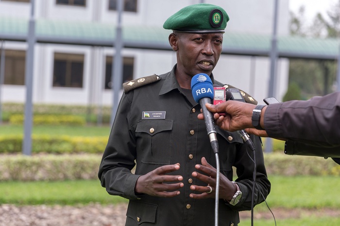 Lt Col Joseph Safari ni we wari umuyobozi w'abasirikare bitabiriye amahugurwa