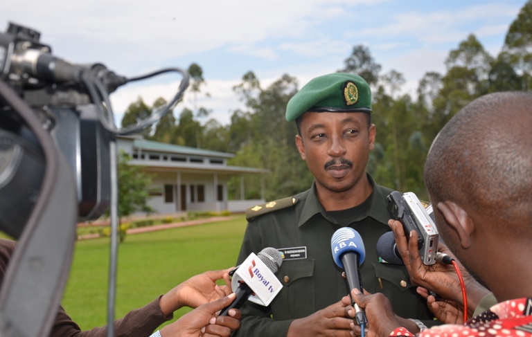 Lt Col Rene Ngendahimana asobanura ubunararibonye ingabo z'u Rwanda zifite mu kurengera abasiviri mu bihe by'intambara