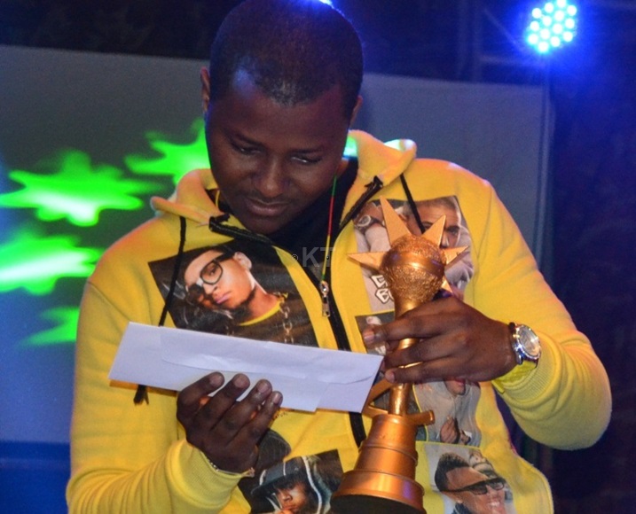 Lucky yamaze igihe abitse igihembo cya Stromae yarabuze uburyo yakimuha n'abo mu Ikirezi Group batagira icyo babikoraho.