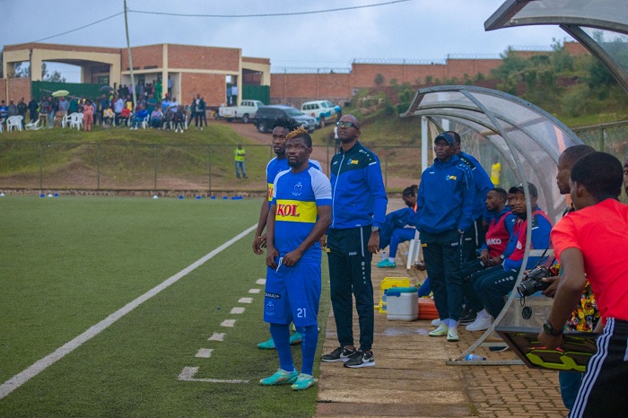 Héritier Luvumbu yitegura kwinjira mu kibuga 