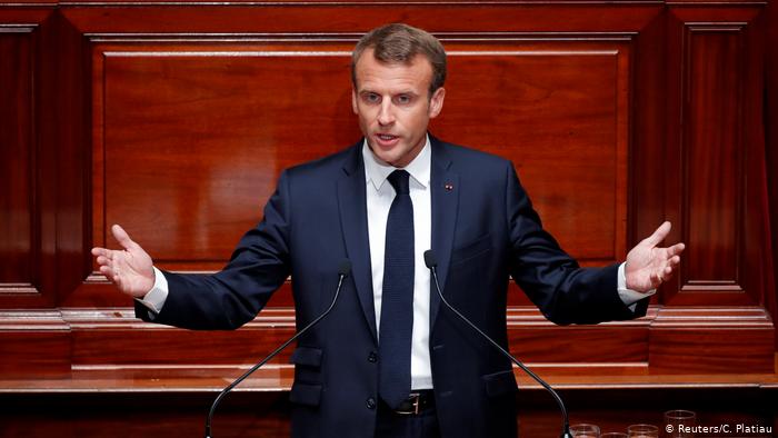 Perezida Macron arateganya gufunga iryo shuri kuko ngo rigaragaza ubusumbane mu Bafaransa