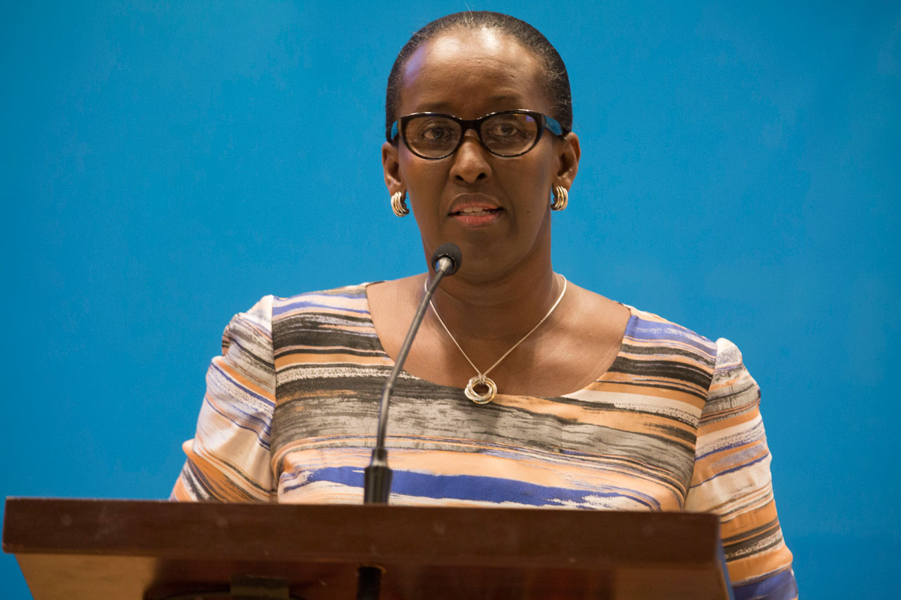 Madame Jeannette Kagame ageza ijambo ku bitabiriye inama ya mbere y'ihuriro Nyafurika ry'ishami ry'umuryango w'abibumbye ryita ku buzima (WHO)