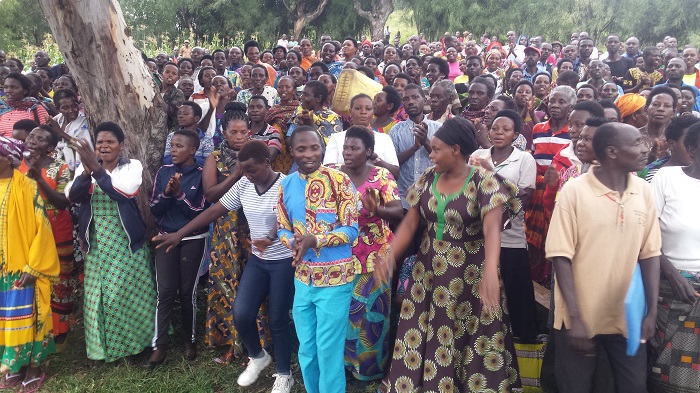 Abaturage biyemeje gukumira abatwara magendu n'ubwo bitwaza intwaro gakondo