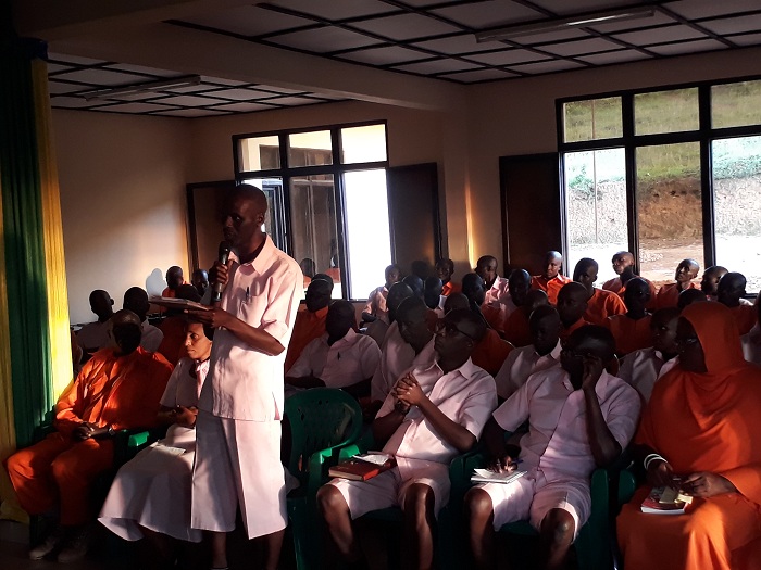 Umwe mu bayobora imfungwa muri gereza ya Nyarugenge avuga ko bafite amakuru y