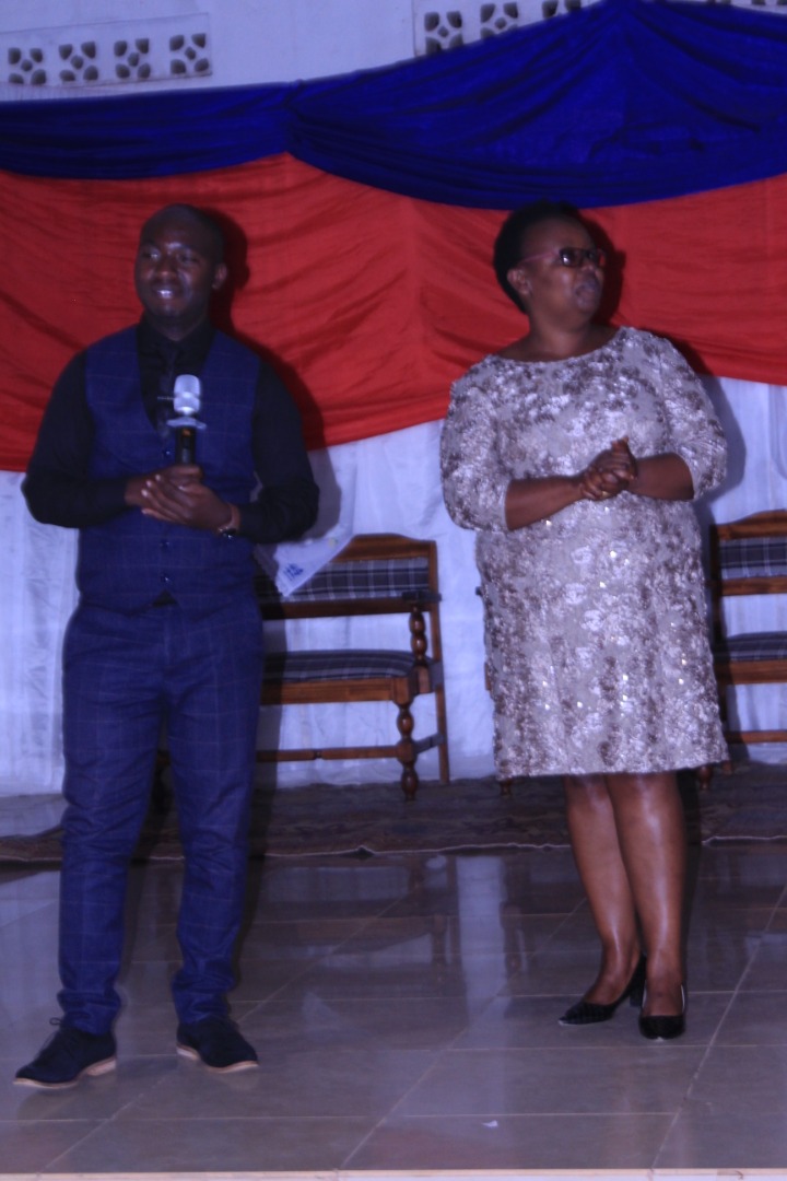 Mahoro Isaac na Madamu we bashimiye abitabiriye igitaramo