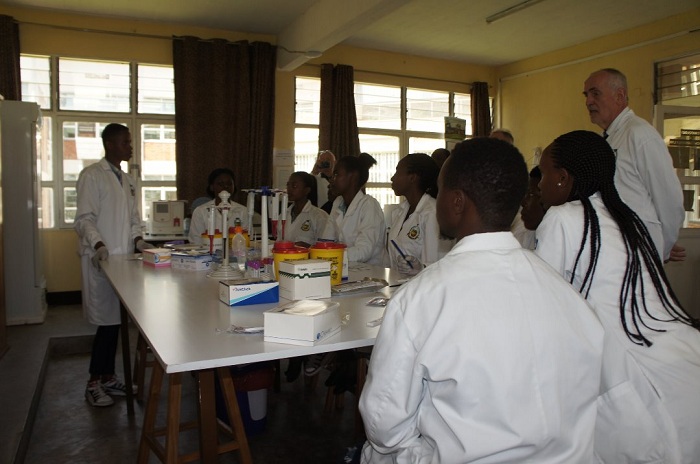 Abanyeshuri biga muri INES-Ruhengeri bagaragaje ubumenyi bwabo