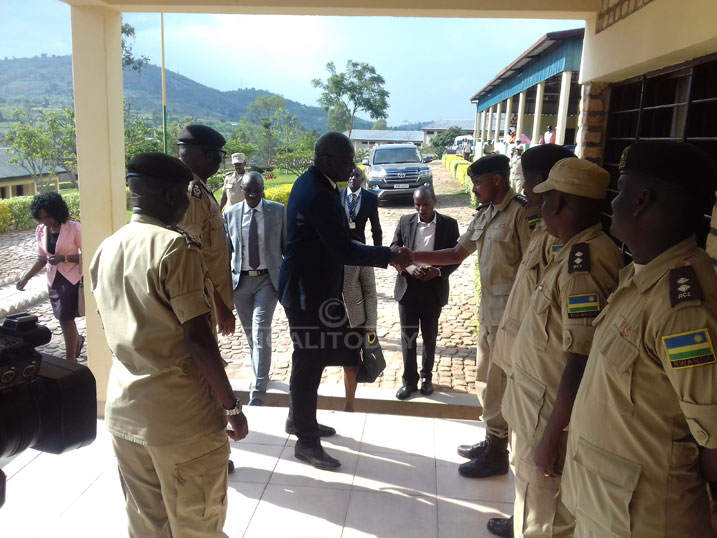 Abacungagereza bo mu Rwanda bakira minisitiri Mamadou Ismael Konate