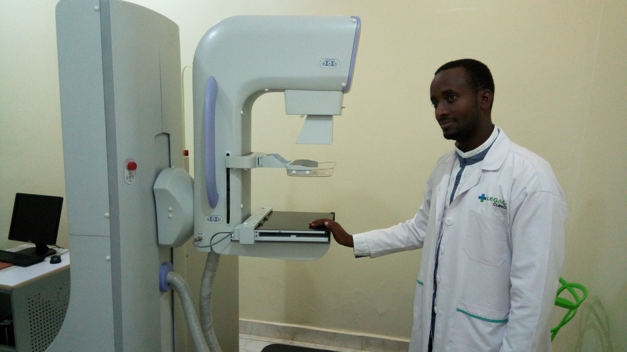 Iyi mashini yitwa Mamo yifashishwa mu gupima kanseri mu mabere cyane cyane y'abagore