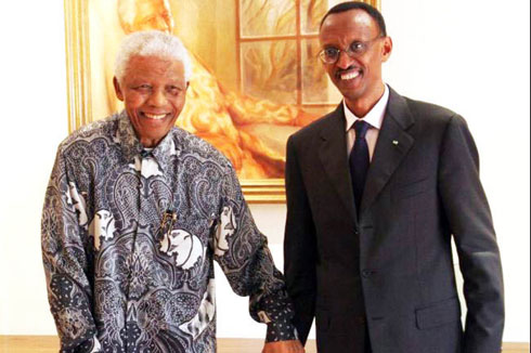 Nelson Mandela na Perezida Kagame.