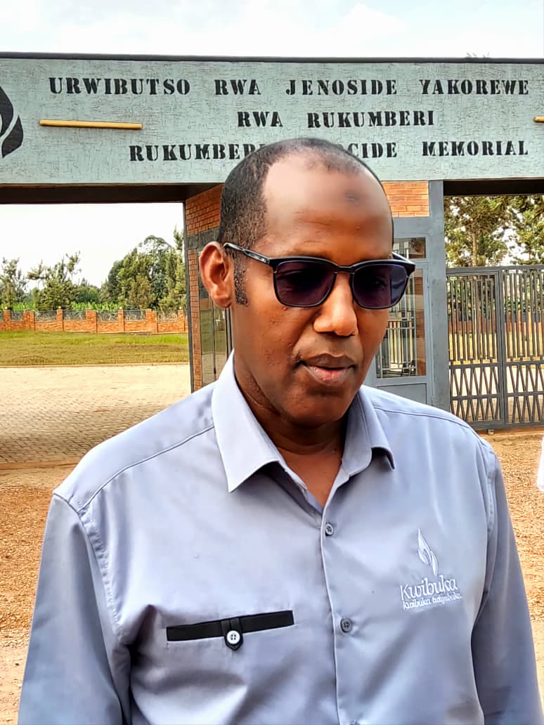 Manege Alphonse Abdulkadir agaragaza ko gusura inzibutso bifite akamaro kanini kuko byongerera cyane cyane abaturage ubumenyi kuri Jenoside yakorewe Abatutsi bityo bagafata ingamba zituma itazongera kubaho ukundi