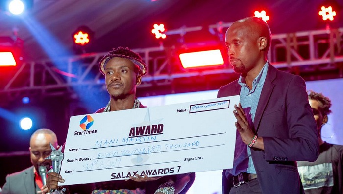 Mani Martin ni we watangiye kugaragaza ko Salax yambuye abahanzi