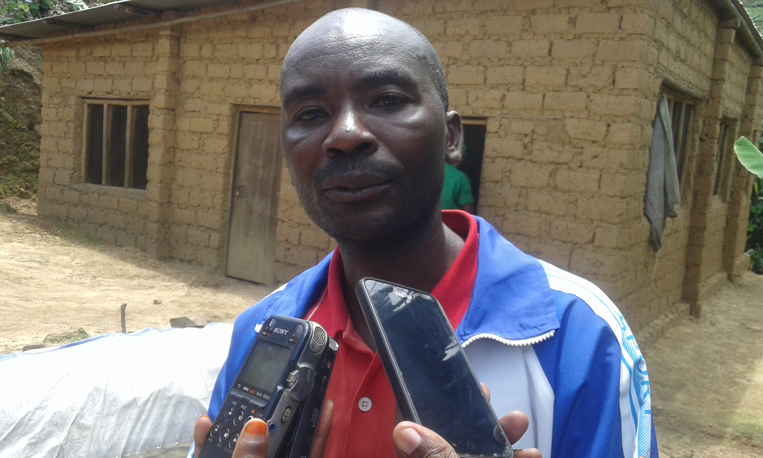 Maniragaba wemera ko yari umukene ukabije,ubu arinjiza asaga ibihumbi 300Frw kubera ubworozi bw'inkoko