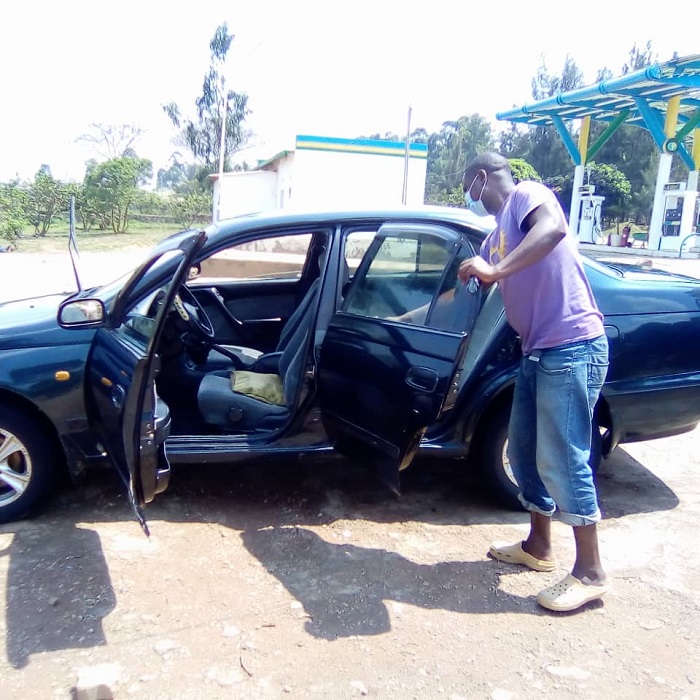 Maniraho avuga ko umwuga wo koza ibinyabiziga utunga uwukora