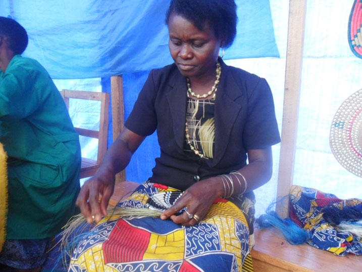 Manirarora yuriye indege kubera ububoshyi bw'agaseke.