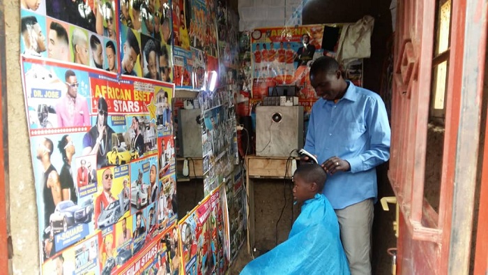 Maniriho Emmanuel washinze salon yogosha nyuma yo gufashwa na SPARK