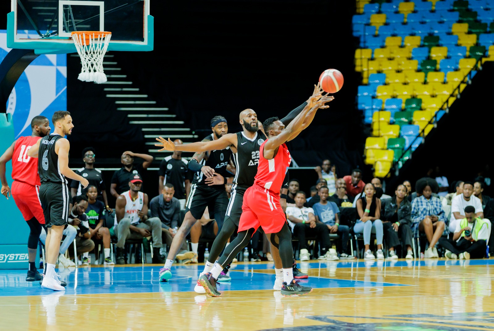 Manzi Dan agerageza kuzibira umukinnyi wa REG BBC